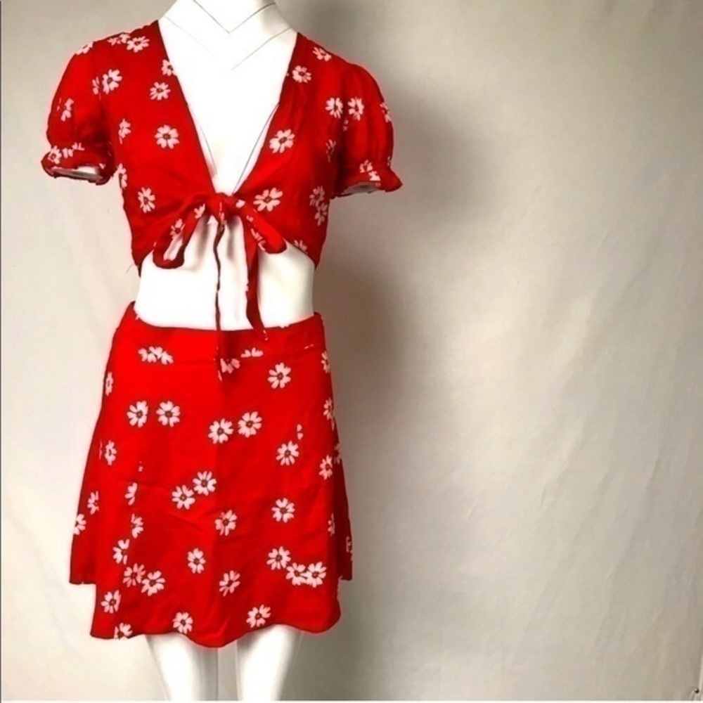 Two piece flora red skirt crop top set - Picture 4 of 6